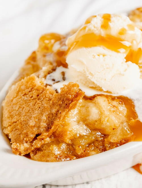 5-Ingredient Caramel Apple Cobbler