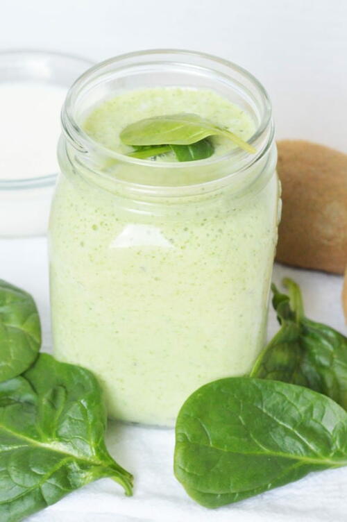 Easy Green Smoothie With Spinach And Fruit