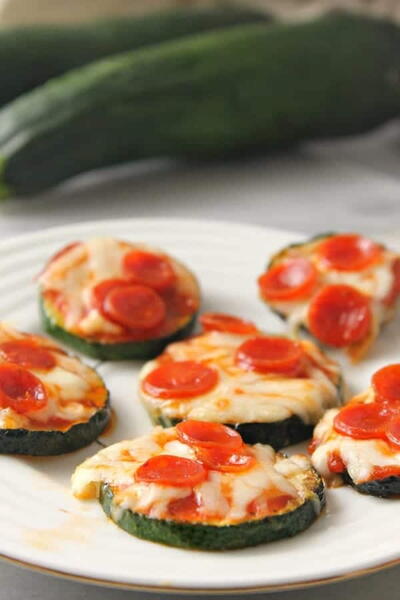 Low-carb Zucchini Pizza Bites