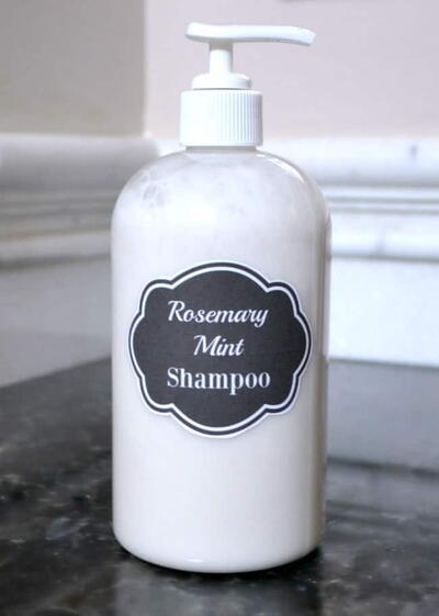 Homemade Rosemary Mint Shampoo