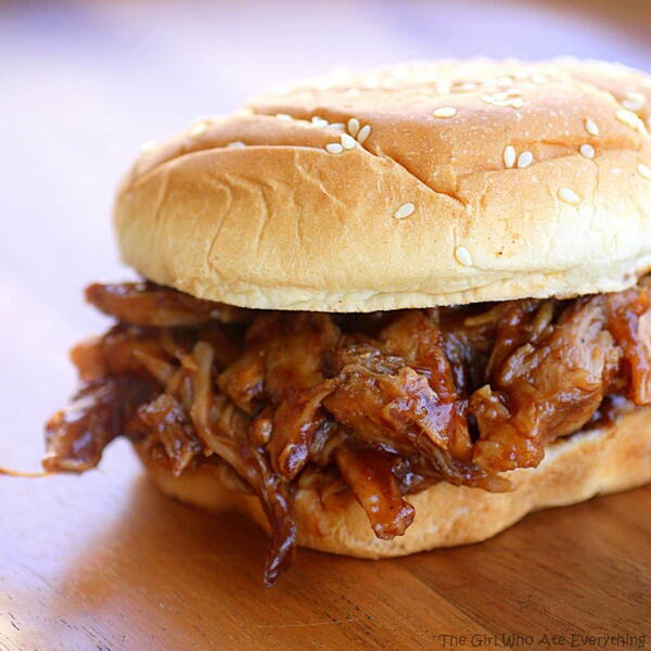 Slow Cooker Root Beer Pulled Pork Sandwiches