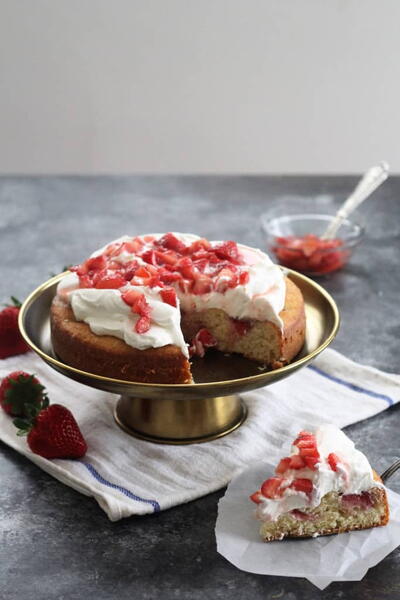Easy Strawberry Buttermilk Cake