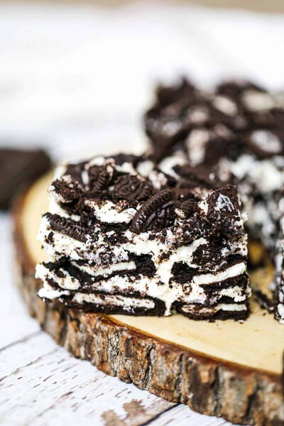 4 Ingredient Fluffy Oreo Layered Dessert