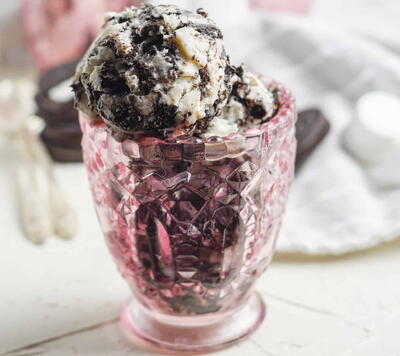 Homemade Oreo Ice Cream With Just 4 Ingredients