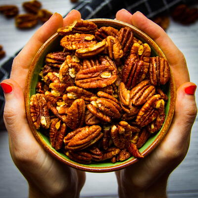 Toasted Pecans With Cinnamon, Chili And Butter