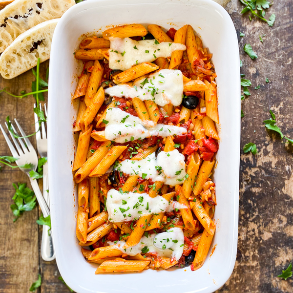 Baked Garlic Pasta With Tomatoes & Olives