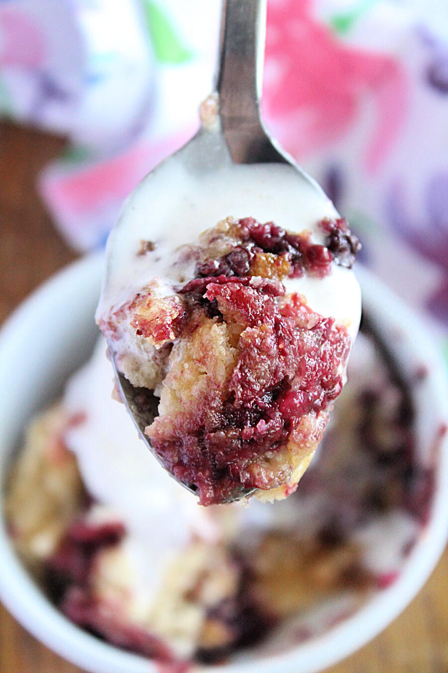 Slow Cooker Mixed Berry Cobbler