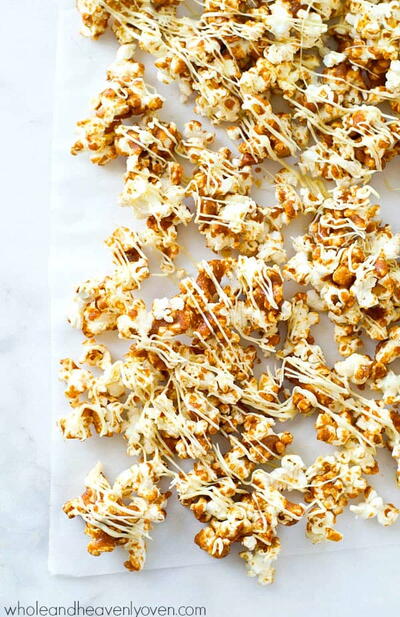 Gingerbread White Chocolate Caramel Popcorn