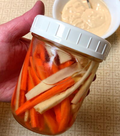 Quick Pickled Carrots And Daikon Radishes