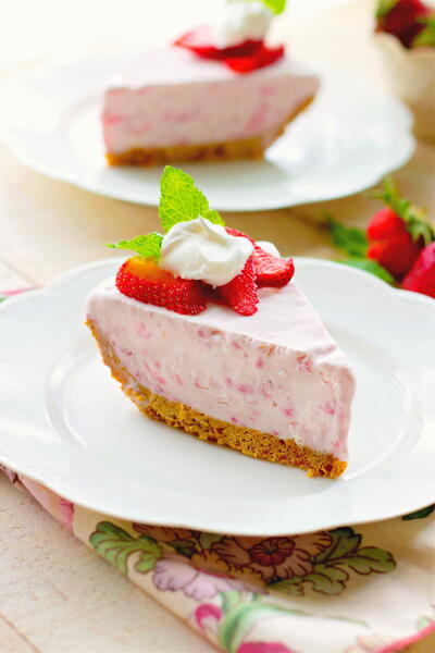 Frozen Strawberry Cream Pie