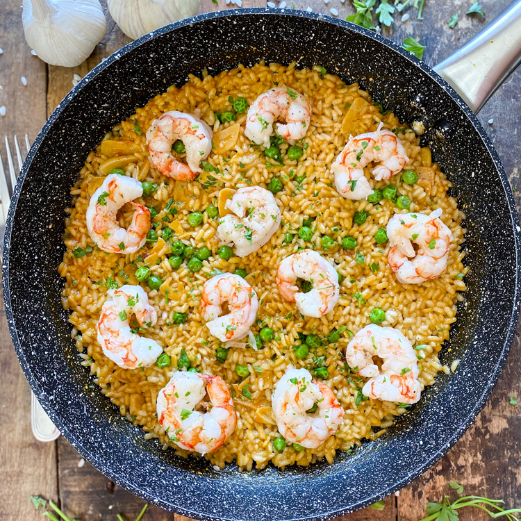 One-pan Spanish Garlic Rice With Shrimp | RecipeLion.com