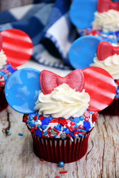 Fourth Of July Spectacular Minnie Mouse Cupcakes