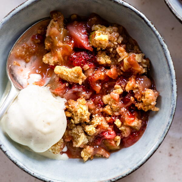 Strawberry Rhubarb Crumble (crisp)