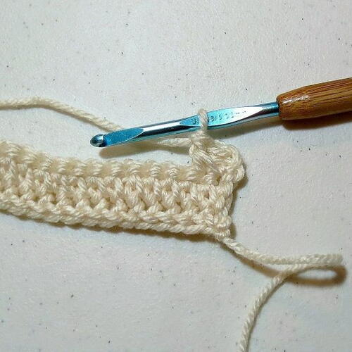 Loopy Linked Double Crochet Stitch Tutorial