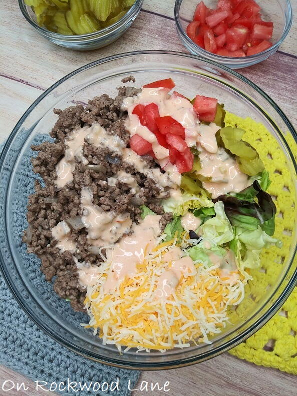 Easy Cheeseburger Salad With Thousand Island Dressing | DIYIdeaCenter.com