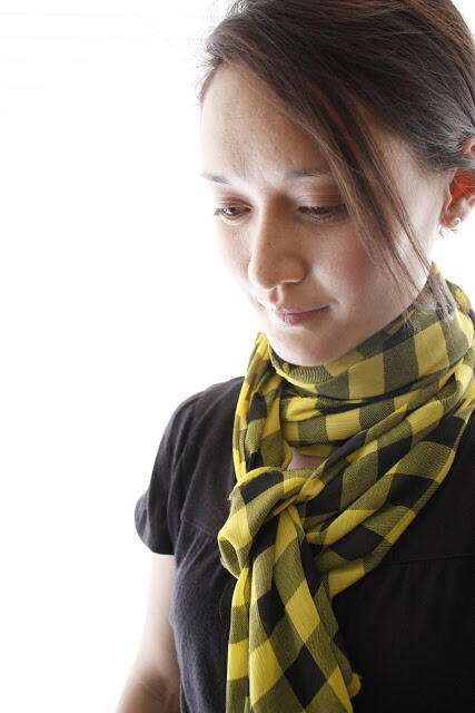 How to Make a Scarf Out of Fabric Without Sewing