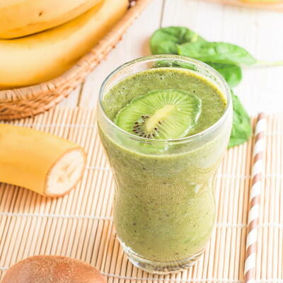 Banana Spinach Smoothie With Kiwi