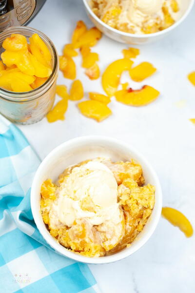 Instant Pot Peach Cobbler