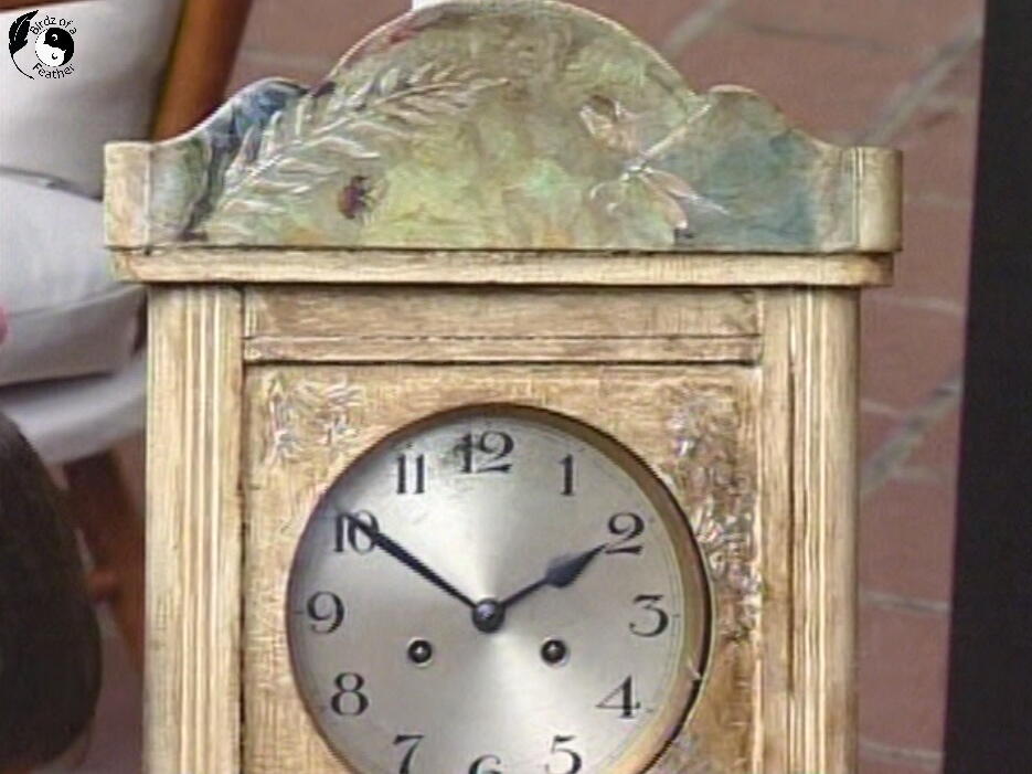 Decoupage Clock | DIYIdeaCenter.com