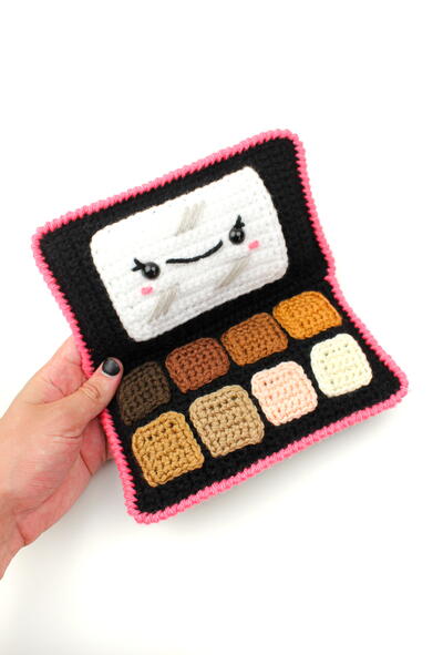 Crochet Mindful Makeup Palette Pattern