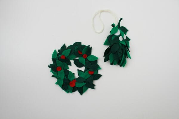 Wreath and Mistletoe DIY Ornaments