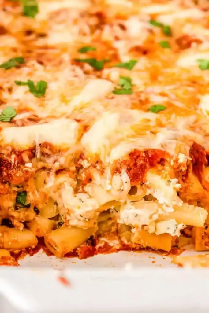 Easy Super Cheesy Baked Ziti | RecipeLion.com