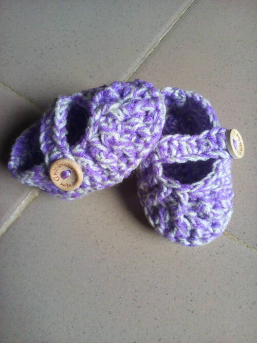 Simple Crochet Mary Jane Shoes Worked Flat | FaveCrafts.com