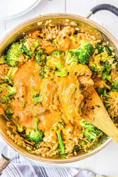 One Pot Cheesy Chicken Broccoli Rice