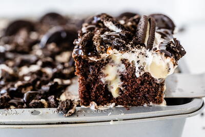 How To Make Our All-time Favorite Oreo Poke Cake