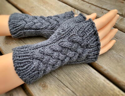 Cable Fingerless Gloves 