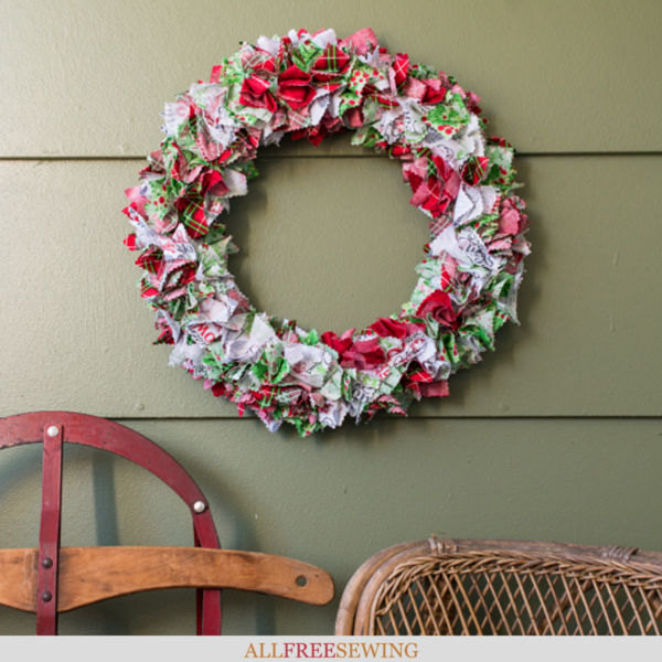 Spirit of Christmas Fabric Wreath Tutorial