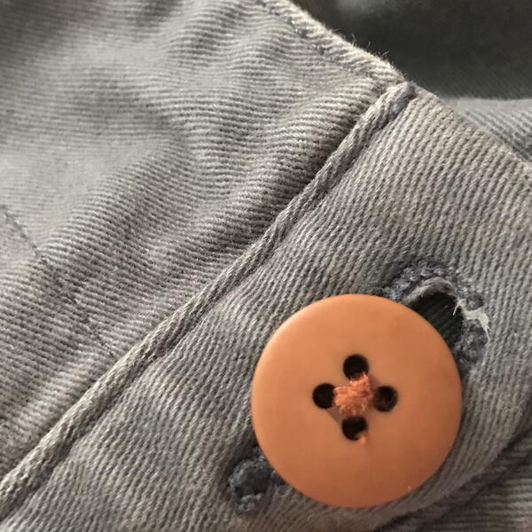 Casual pants waistband button