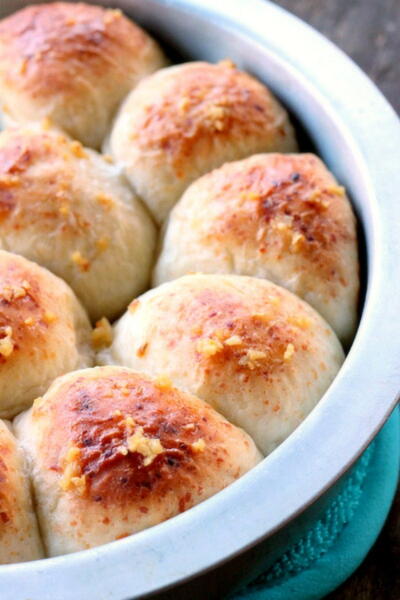 Garlic Parmesan Dinner Rolls