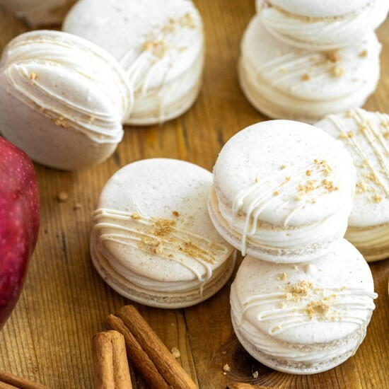 Apple Pie Macarons 