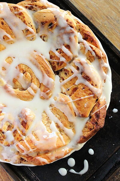 Cinnamon Roll Apple Pie 