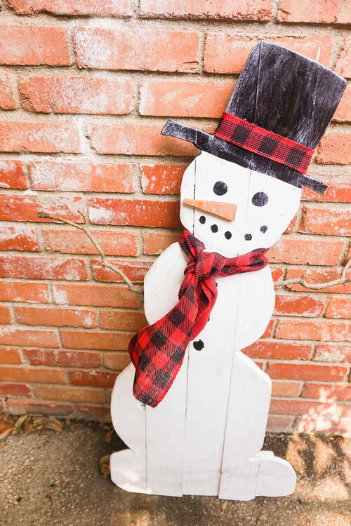 Easy Outdoor Snowman Decor