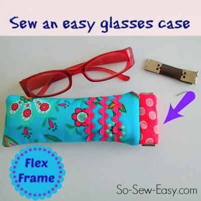 Reading Glasses Case Using A Flex Frame