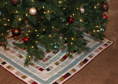 Quilted DIY Christmas Tree Skirt
