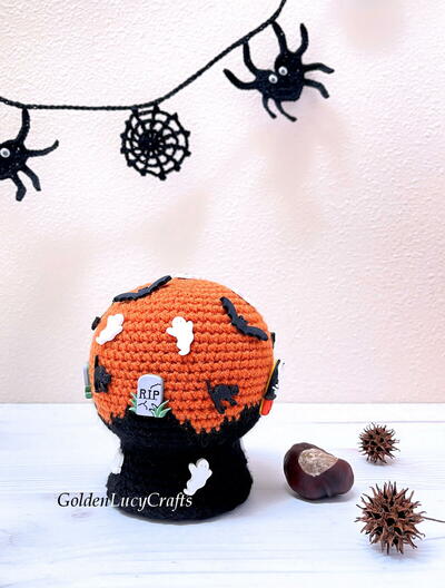 Crochet Halloween Snow Globe Amigurumi