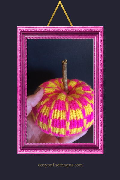 Two-toned Pumpkin Knitting Pattern To Spruce Up Your Fall Decor