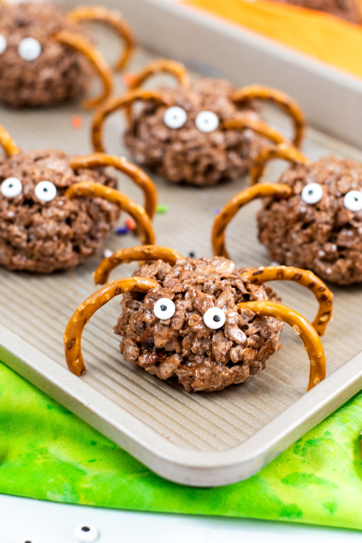 Halloween Spider Treats | RecipeLion.com