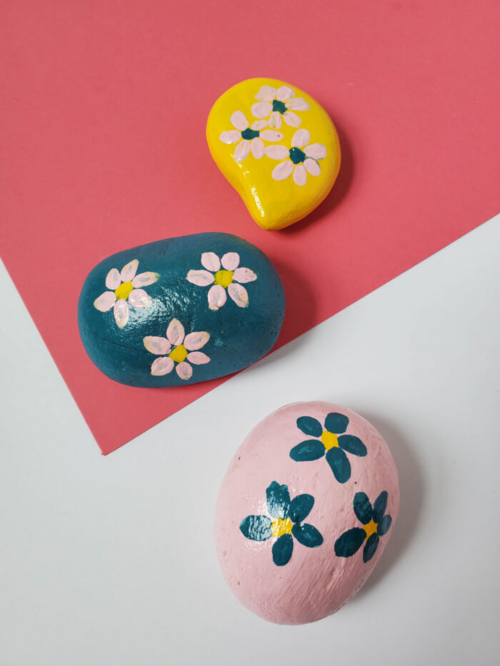 Simple Flower Painted Rocks Easy Diy