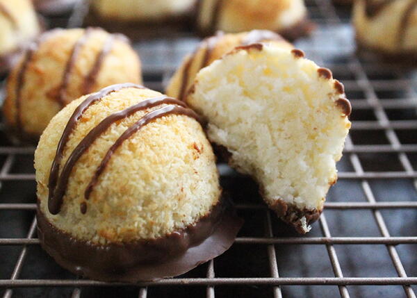 3 Ingredient Coconut Macaroons (without Eggs, Butter, Flour)