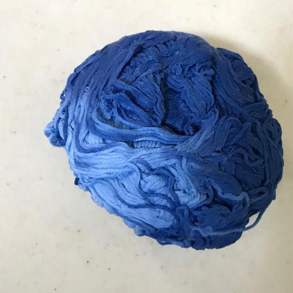 Dyed rayon yarn