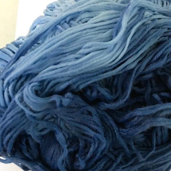 Dyed rayon yarn