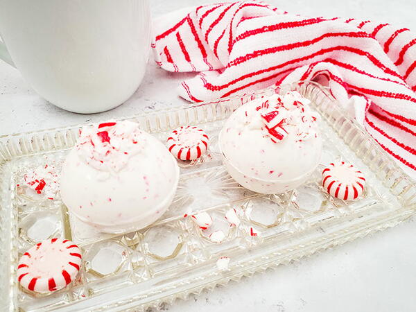 Peppermint Hot Chocolate Bombs 