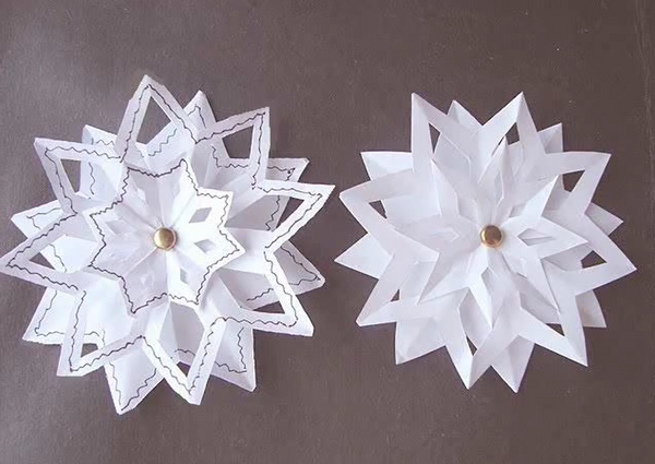 DIY 3D Paper Snowflakes for Christmas Decorations