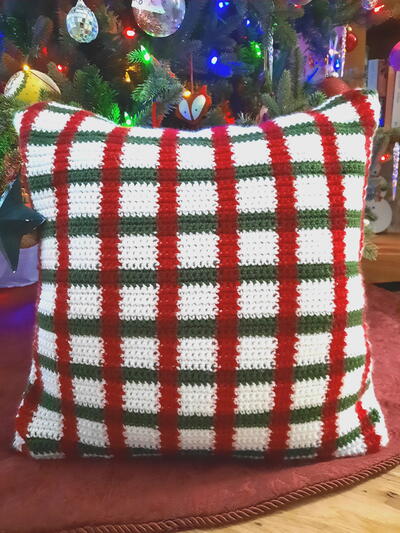 Christmas Plaid Crochet Pillow Cover