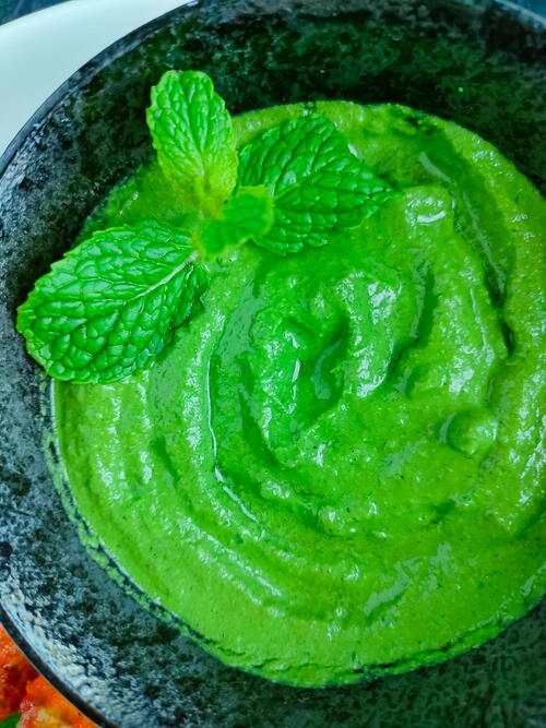 Restaurant Style Green Chutney For Tandoori Chicken