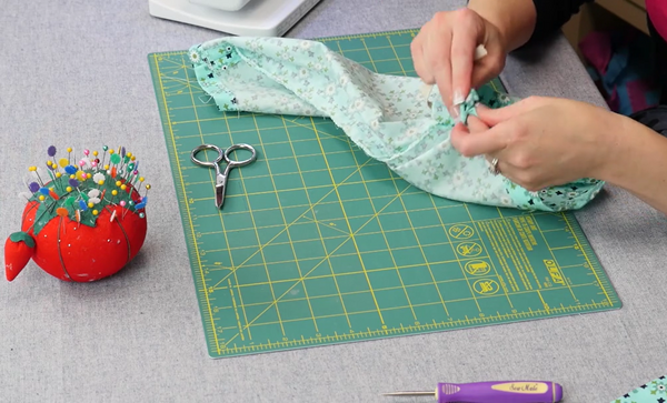 Easy DIY Plastic Bag Holder (VIDEO + FREE Pattern) ⋆ Hello Sewing